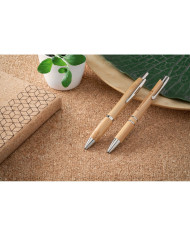 NICOLE. Esferográfica em bambu