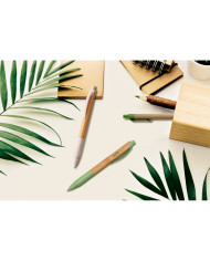 KUMA. Esferográfica em bambu